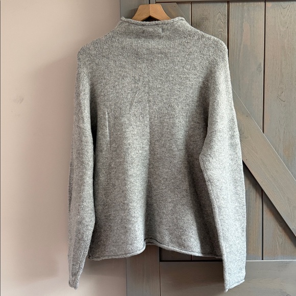 Cupcakes and Cashmere Reg Mugs Hot Chocolate Sweater - Picture 6 of 6